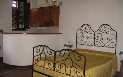 Antico Talamo: Mobilia, Proprietà, Legna, Comfort, Interior Design, Telaio Del Letto, Finestra, Costruzione, Pavimentazione, Pavimento