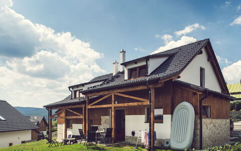 Lipno Nad Vltavou 88: Nube, Cielo, Pianta, Costruzione, Finestra, Lotto, Legna, Villetta, Zona Residenziale, Area Rurale