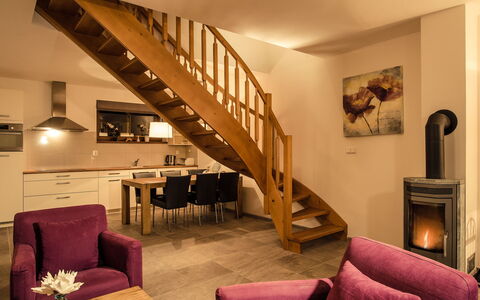 Lipno Nad Vltavou 88: Cornice, Mobilia, Tavolo, Legna, Sedia, Interior Design, Costruzione, Le Scale, Comfort, Pavimento
