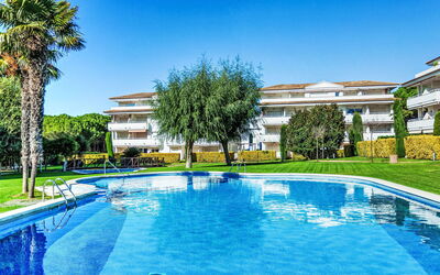 Pals 1647: Piscina, Ricorrere, Prato, Estate, Giardino, Hacienda, Landscaping, Villa, Cortile, Dimora