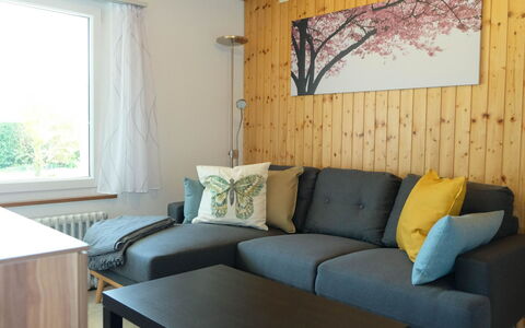 Luna: Mobilia, Interior Design, Pavimentazione, Divano, Legna, Pavimento, Soggiorno, Tavolo, Camera, Illuminazione