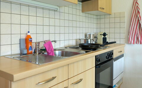 Luna: Cucina, Elettrodomestico Da Cucina, Controsoffitto, Apparecchio Major, Lavandino Della Cucina, Cucina Stufa, Stufa, Cabinetry, Lavello, Stufa A Gas