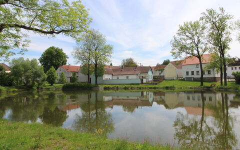 Plavsko: Acqua, Pianta, Nube, Cielo, Costruzione, Finestra, Albero, Paesaggio Naturale, Ambiente Naturale, Casa