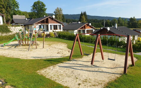 Lipno Nad Vltavou 87: Pianta, Cielo, Proprietà, Albero, Shade, Lotto, Casa, Nube, Tempo Libero, Costruzione