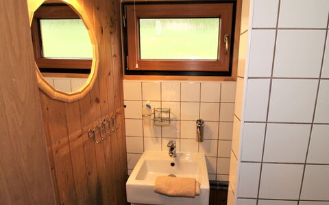 Kyjov U Krásné Lípy: Marrone, Specchio, Lavello, Rubinetto, Proprietà, Lavandino Del Bagno, Idraulico Fixture, Finestra, Viola, Bagno