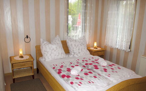 Siglinde: Mobilia, Costruzione, Proprietà, Pianta, Finestra, Decorazione, Comfort, Legna, Tessile, Letto
