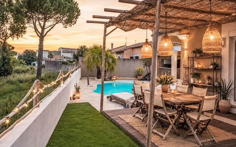 La Pinède: Mobili Da Esterno, Casa, Mobilia, Vaso Di Fiori, Ricorrere, Eco Hotel, Shade, Terrazza, Sedia, Giardino