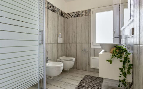Chicca: Pianta, Proprietà, Idraulico Fixture, Costruzione, Bagno, Lavello, Viola, Gabinetto, Interior Design