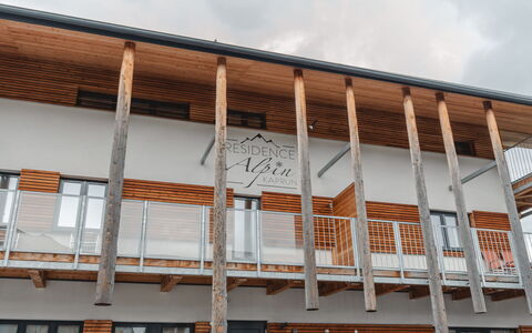 Kaprun 605: Nube, Cielo, Legna, Muratura, Brick, Facciata, Zona Residenziale, Immobiliare, Tetto