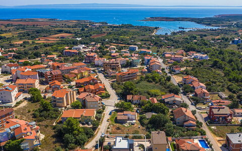Noemi: Cielo, Acqua, Proprietà, Giorno, Costruzione, Blu, Natura, Urban Design, Casa, Paesaggio