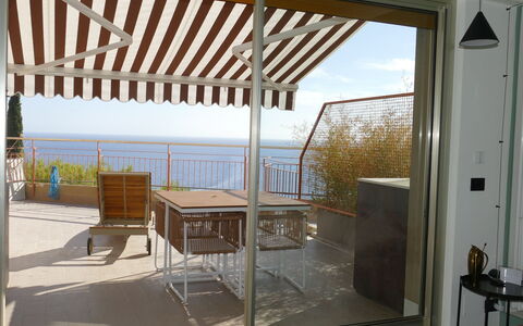 Ventimiglia 633: Proprietà, Mobilia, Cielo, Costruzione, Shade, Legna, Porta, Sedia, Interior Design, Tavolo