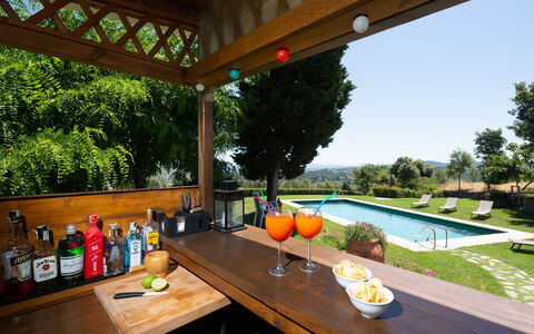 Villa Lastra: Tavolo, Pianta, Proprietà, Mobilia, Natura, Costruzione, Finestra, Acqua, Shade, Mobili Da Esterno