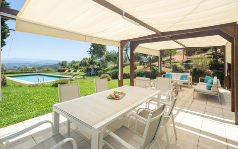 Villa Lastra: Tavolo, Mobilia, Proprietà, Pianta, Sedia, Shade, Mobili Da Esterno, Piscina, Interior Design, Acqua