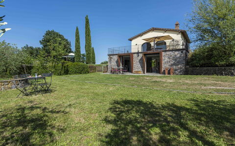 Casina Dell'acquaborra: Casa, Estate, Villetta, Agriturismo, Giardino, Prato, Recinzione, Landscaping, Cortile, Villa