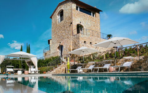 Villa Castiglioni: Acqua, Cielo, Nube, Pianta, Costruzione, Blu, Piscina, Azzurro, Arecales, Casa