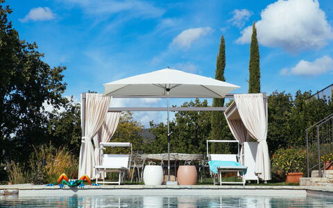 Villa Castiglioni: Acqua, Nube, Cielo, Pianta, Costruzione, Ombrello, Shade, Albero, Mobili Da Esterno, Piscina
