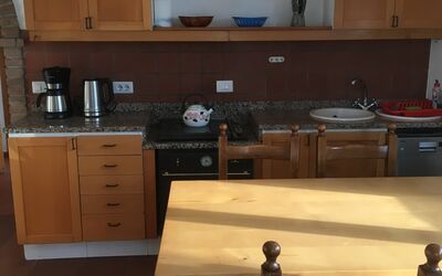 Apartment 6: Cabinetry, Controsoffitto, Mobilia, Lavandino Della Cucina, Cucina, Legna, Lavello, Illuminazione, Interior Design, Pavimentazione