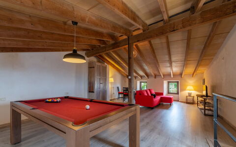 Boutique House: Proprietà, Tavolo, Mobilia, Legna, Costruzione, Illuminazione, Interior Design, Piscina, Architettura, Sala Di Ricreazione