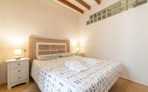 Boutique House: Mobilia, Costruzione, Proprietà, Cabinetry, Finestra, Bianca, Comfort, Legna, Interior Design