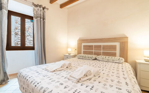 Boutique House: Mobilia, Costruzione, Proprietà, Finestra, Cabinetry, Legna, Comfort, Tessile, Cassetto