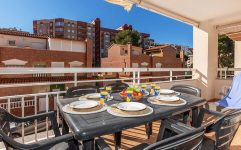 Vila de Oropesa Iv: Appartamento, Condominio, Mobili Da Esterno, Tavolo Esterno, Balcone, Shade, Cucina & Sala Da Pranzo Tavolo, Hotel