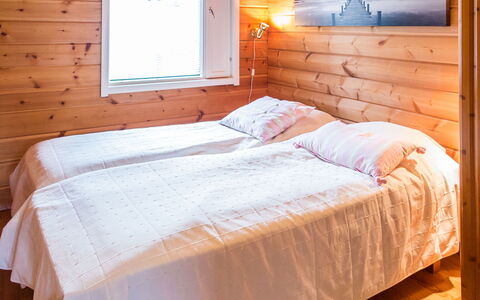 Tahkon Rantatupa 7 B: Legna, Pavimentazione, Pavimento, Mobilia, Pavimento In Legno, Interior Design, Letto A Castello, Camera, Color Legno, Latifoglie