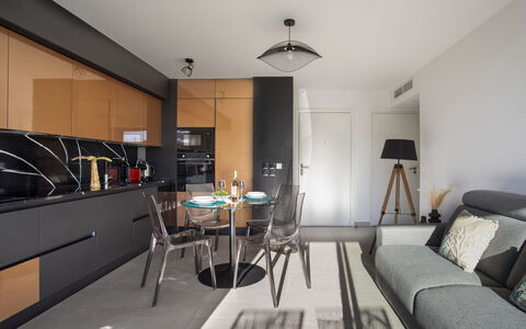 Le Grey Pearl: Mobilia, Interior Design, Pavimentazione, Cucina, Legna, Pavimento, Soffitto, Controsoffitto, Camera, Sedia