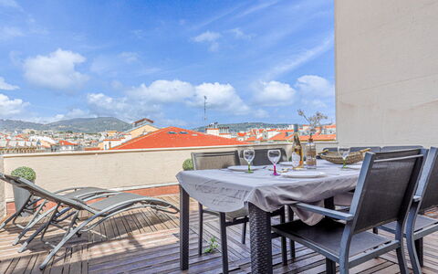 Les Terrasses de L'Escurial: Pianta, Costruzione, Giorno, Proprietà, Acqua, Cielo, Blu, Azzurro, Albero, Arecales