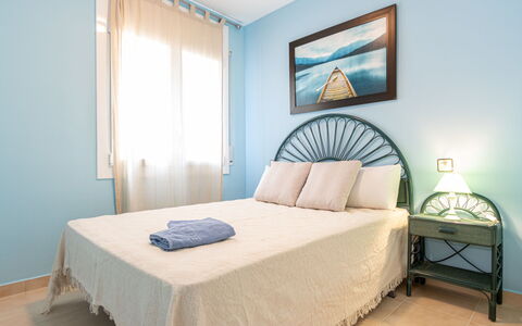 Garbinell: Proprietà, Mobilia, Azzurro, Comfort, Legna, Shade, Interior Design, Tessile, Illuminazione