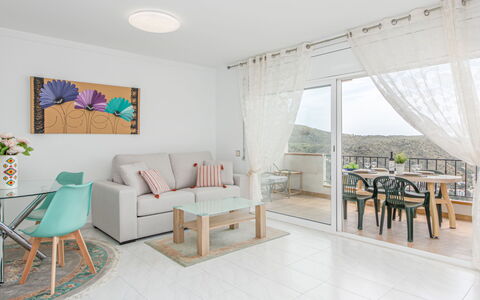 Garbinell: Mobilia, Tavolo, Sedia, Costruzione, Comfort, Interior Design, Legna, Casa, Soggiorno, Pavimentazione