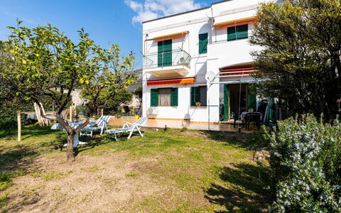 Marisol: Appartamento, Ricorrere, Sedia, Shade, Balcone, Cucina & Sala Da Pranzo Tavolo, Ristorante, Eco Hotel, Hotel