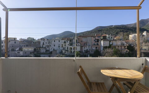 Toirano 604: Nube, Cielo, Costruzione, Finestra, Casa, Legna, Albero, Facciata, Immobiliare, Area Rurale
