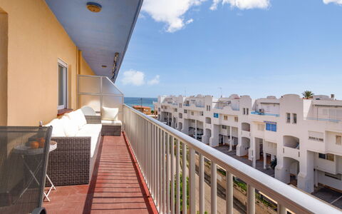 Las Perlas: Nube, Cielo, Giorno, Proprietà, Costruzione, Azzurro, Legna, Shade, Condominio, Linea