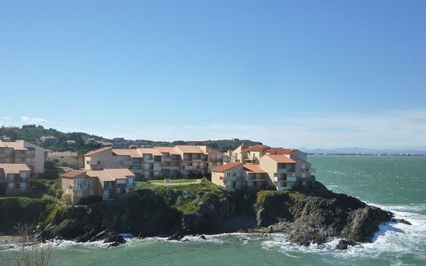 Collioure 400: Acqua, Cielo, Costruzione, Terreno, Casa, Paesaggio Naturale, Paesaggio, Orizzonte, Lago, Nube