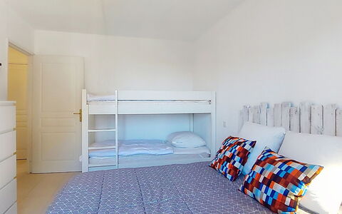 Les Grenadines: Mobilia, Interior Design, Camera Da Letto, Letto, Pavimento, Pavimentazione, Legna, Bedding, Lenzuolo, Camera