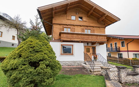 Haus Weickl: Pianta, Cielo, Proprietà, Costruzione, Finestra, Lotto, Legna, Albero, Erba, Immobiliare