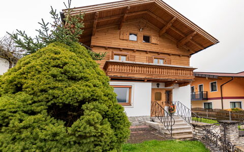 Haus Weickl: Pianta, Costruzione, Proprietà, Finestra, Cielo, Casa, Legna, Albero, Villetta, Erba