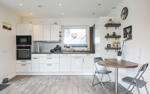 Sonnenschein: Mobilia, Cabinetry, Controsoffitto, Legna, Pavimentazione, Interior Design, Cucina, Pavimento, Proprietà Del Materiale