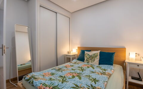 S'Illot-Cala Morlanda: Mobilia, Proprietà, Costruzione, Comfort, Azzurro, Telaio Del Letto, Tessile, Legna, Letto, Interior Design