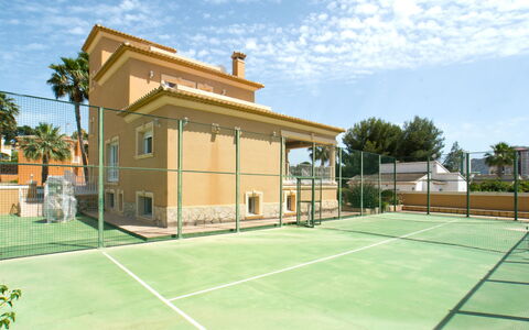 Nadaltenis: Cielo, Nube, Pianta, Costruzione, Shade, Albero, Casa, Erba, Finestra, Tempo Libero