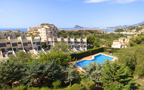 Residencial Jazmines: Cielo, Nube, Giorno, Costruzione, Pianta, Acqua, Azzurro, Albero, Condominio, Urban Design