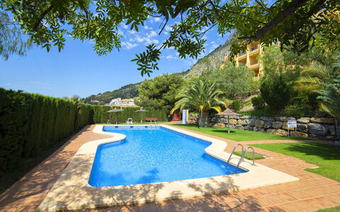 Residencial Jazmines: Cielo, Pianta, Acqua, Natura, Azzurro, Albero, Piscina, Costruzione, Shade, Paesaggio Naturale