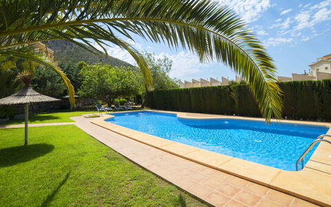 Residencial Jazmines: Acqua, Cielo, Pianta, Proprietà, Nube, Piscina, Albero, Costruzione, Azzurro, Shade