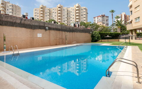 Essensacioneshome Los Almendros: Acqua, Costruzione, Pianta, Cielo, Giorno, Proprietà, Piscina, Finestra, Azzurro, Albero