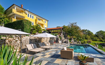 Opatija Kastav 151: Piscina, Ricorrere, Giardino, Estate, Landscaping, Eco Hotel, Villa, Shade, Cortile, Backyard