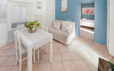 White 150.3: Interior Design, Mobilia, Pavimentazione, Pavimento, Camera, Tavolo, Soffitto, Appartamento, Cucina & Sala Da Pranzo Tavolo, Soggiorno