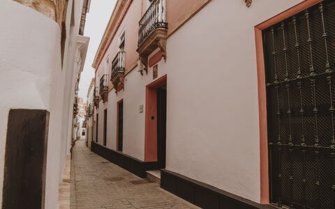 Posada La Casa Del Pintor: Finestra, Legna, Manto Stradale, Costruzione, Quartiere, Vicolo, Pavimentazione, Strada, Facciata, Città