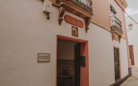 Posada La Casa Del Pintor: Proprietà, Costruzione, Legna, Porta, Quartiere, Casa, Facciata, Tinte E Ombre, Pavimentazione