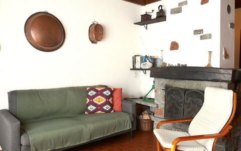 Chalet al Portic: Mobilia, Parete, Pavimentazione, Interior Design, Legna, Pavimento, Divano, Soggiorno, Camera, Illuminazione