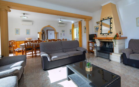 Solpadel: Mobilia, Interior Design, Pavimentazione, Pavimento, Soffitto, Divano, Camera, Soggiorno, Tavolo, Illuminazione